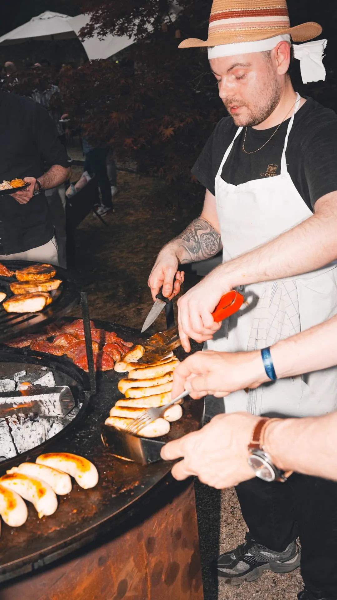 Chef au barbecue lors d'un événement